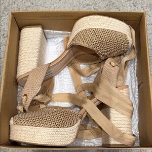 Steve Madden Tan and Cream Woven Platform Sandals